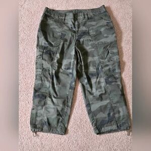 Time And Tru Camo Capri Cargo Pants Size 18